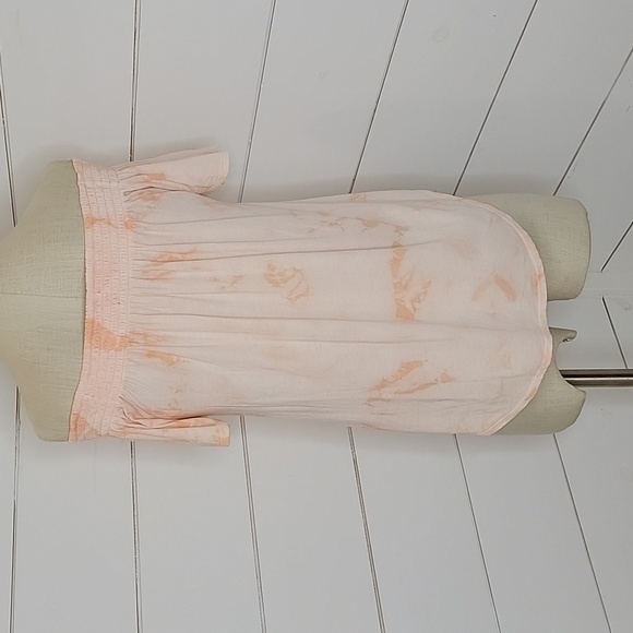 EXPRESS small peach and white tie dyed off shoulder tee shirt - Picture 2 of 4